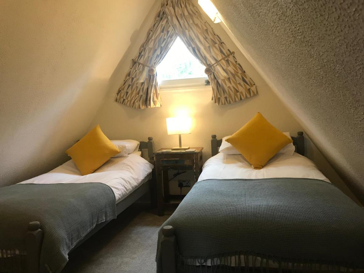 Foxes Sea Side Retreat Deluxe Chalet Is A Lovely Holiday Home Tucked Away On The Kent Coast Kingsdown  Exterior photo