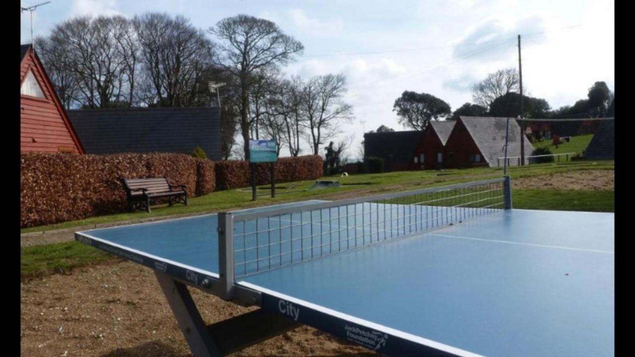 Foxes Sea Side Retreat Deluxe Chalet Is A Lovely Holiday Home Tucked Away On The Kent Coast Kingsdown  Exterior photo